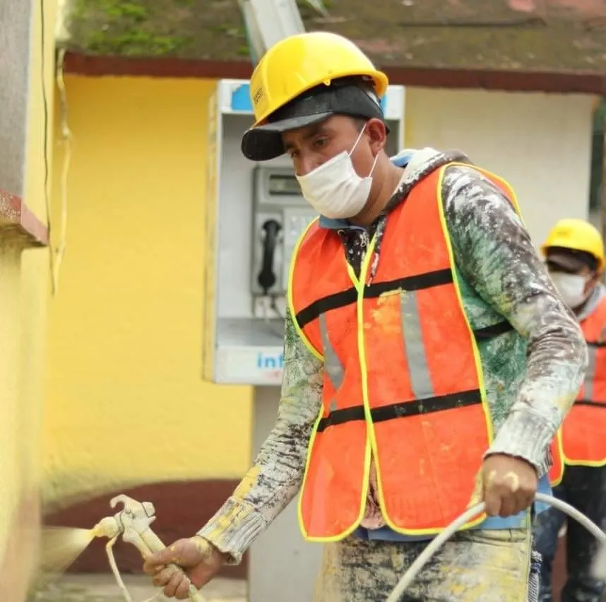 Aplicación de pintura Bellmex con equipo de aspersión